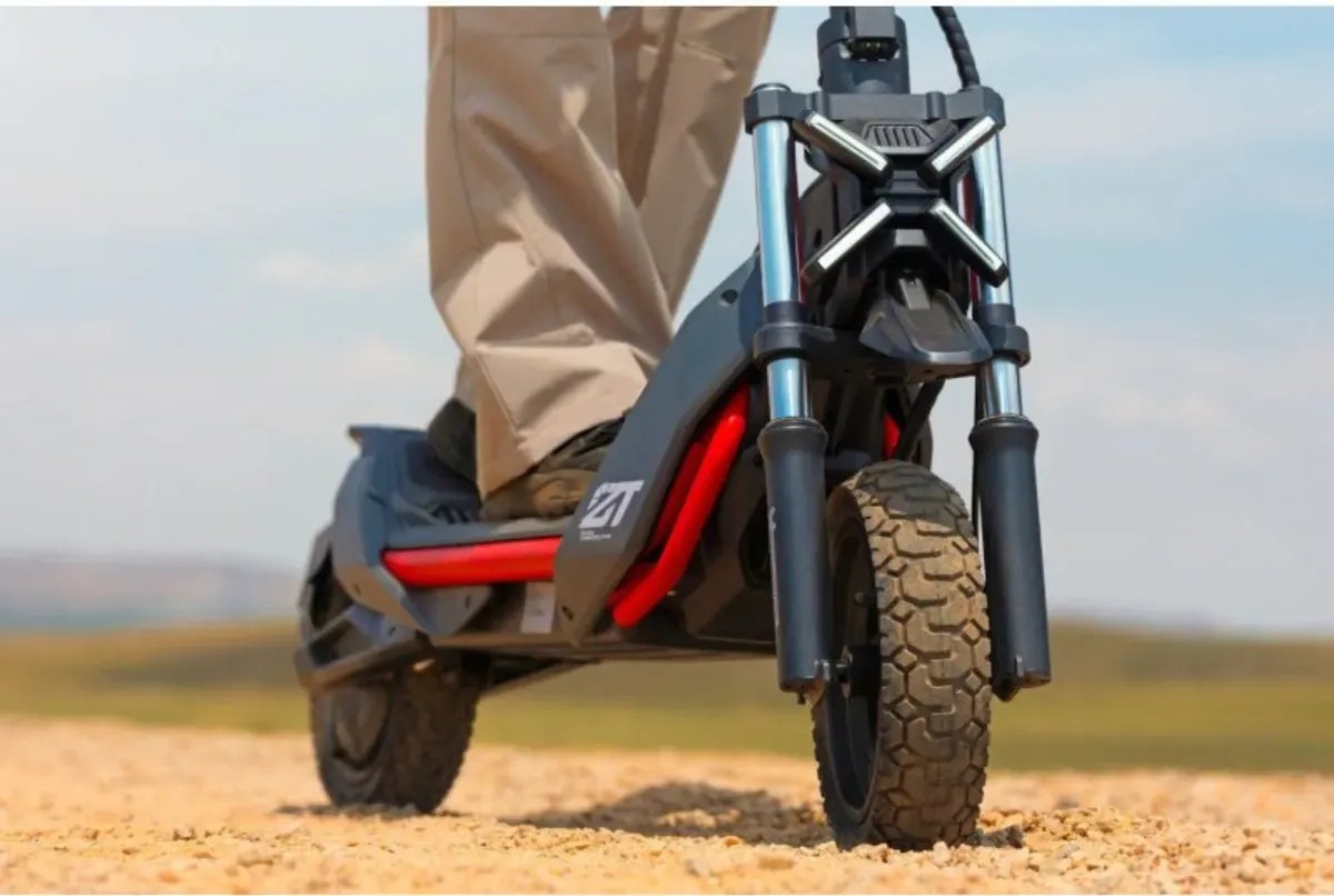 Low view of the ZT3 Pro on gravel, telescopic fork and knobbly tyres
